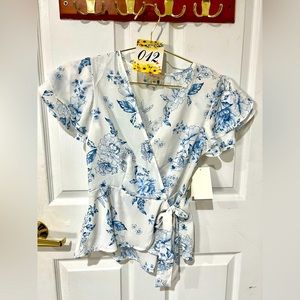 🆕 Meraki Small Tie Front Accent Short Sleeve Top